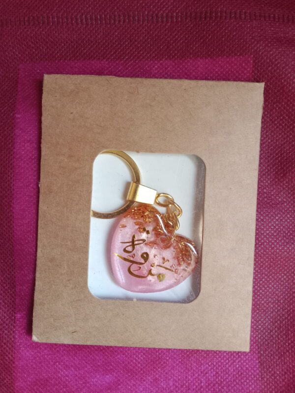 3.5cm Heart-Shaped Resin Keychain – Personalized Design - سلسلة مفاتيح من الريزين على شكل قلب 3.5 سم – تصميم مخصص - Image 3