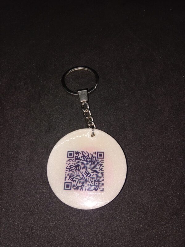 Two-Sided Resin Smart Keychain (5cm) – NFC, QR Code & Custom Name - سلسلة مفاتيح ذكية من الريزين على الوجهين 5 سم – NFC، رمز QR واسم مخصص - Image 2